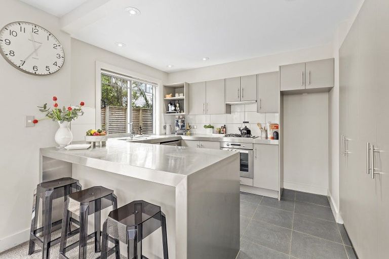 Photo of property in 41 Forres Street, Seatoun, Wellington, 6022