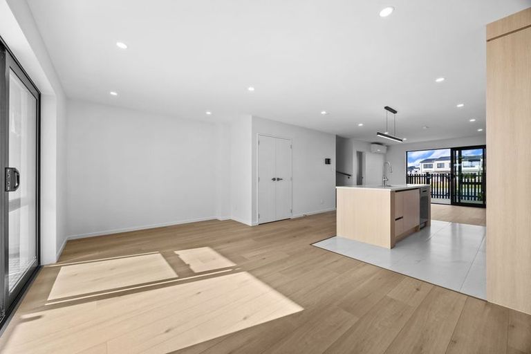 Photo of property in 6 Harikoa Way, Karaka, 2113