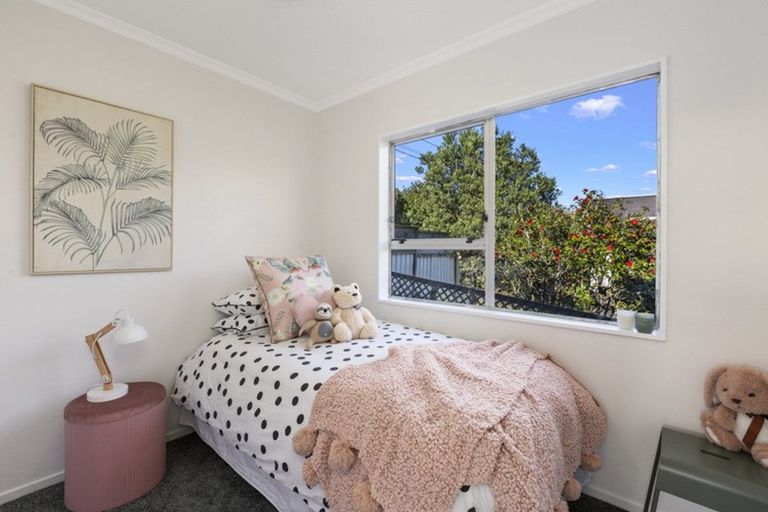 Photo of property in 25 Tawa Road, Te Atatu Peninsula, Auckland, 0610