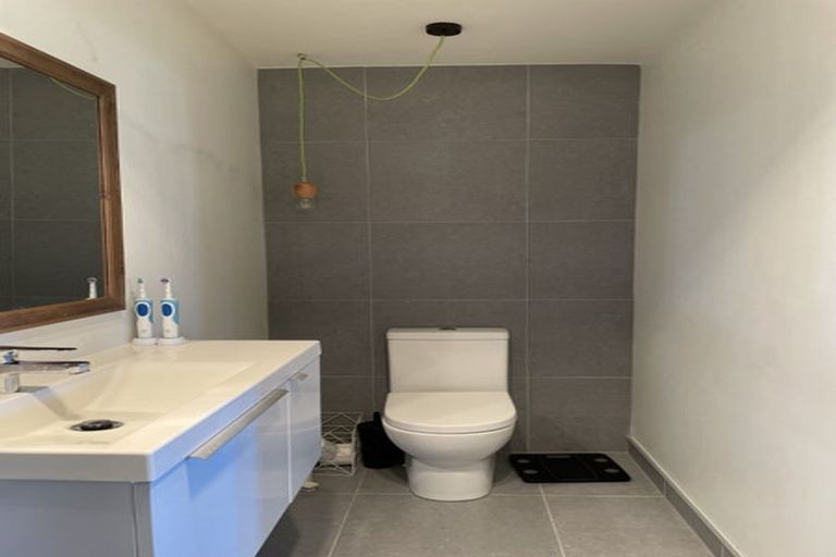 Photo of property in 28 Harbour View Road, Te Atatu Peninsula, Auckland, 0610