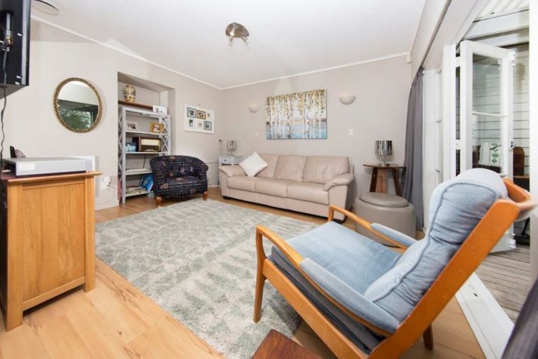 Photo of property in 1/215 Eskdale Road, Birkenhead, Auckland, 0626
