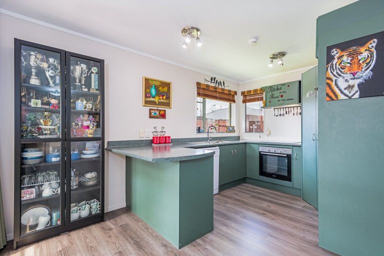 Photo of property in 72 Parnell Heights, Kelvin Grove, Palmerston North, 4414