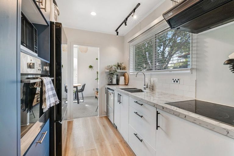 Photo of property in 12 Makiri Street, Helensville, 0800