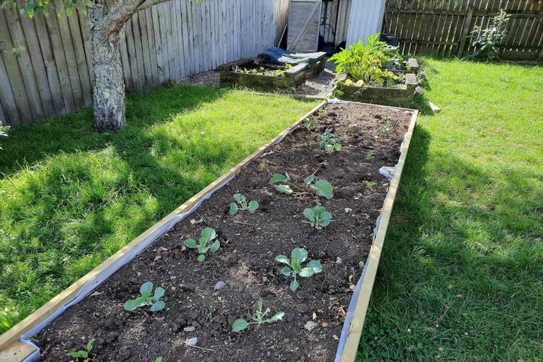 Photo of property in 27 Rospeath Crescent, Spotswood, New Plymouth, 4310