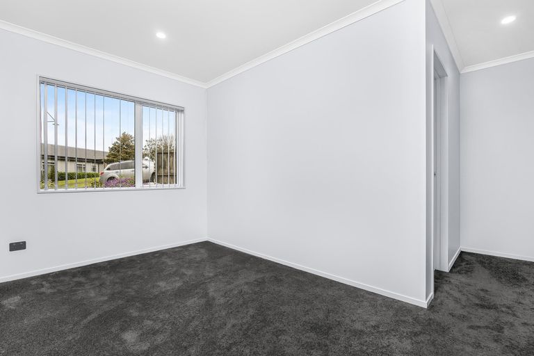 Photo of property in 2 Ambedkar Way, Pukekohe, 2120