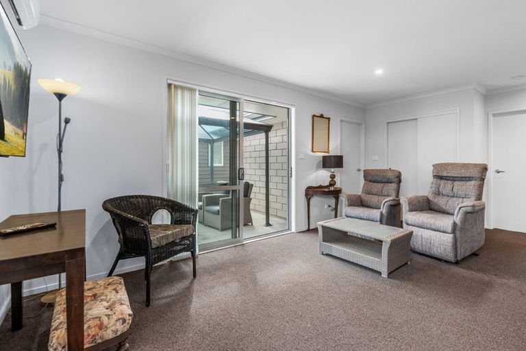 Photo of property in 16 Crest Way, Papamoa, 3118