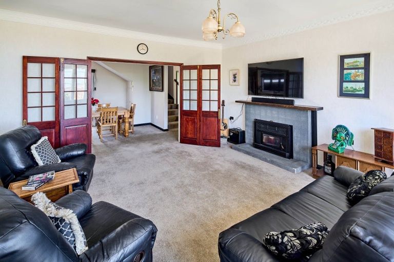 Photo of property in 135 Seaview Road, Paraparaumu Beach, Paraparaumu, 5032