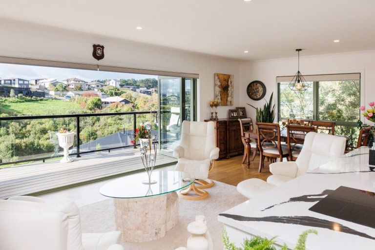 Photo of property in 121 Cashmere Drive, Fitzherbert, Palmerston North, 4410