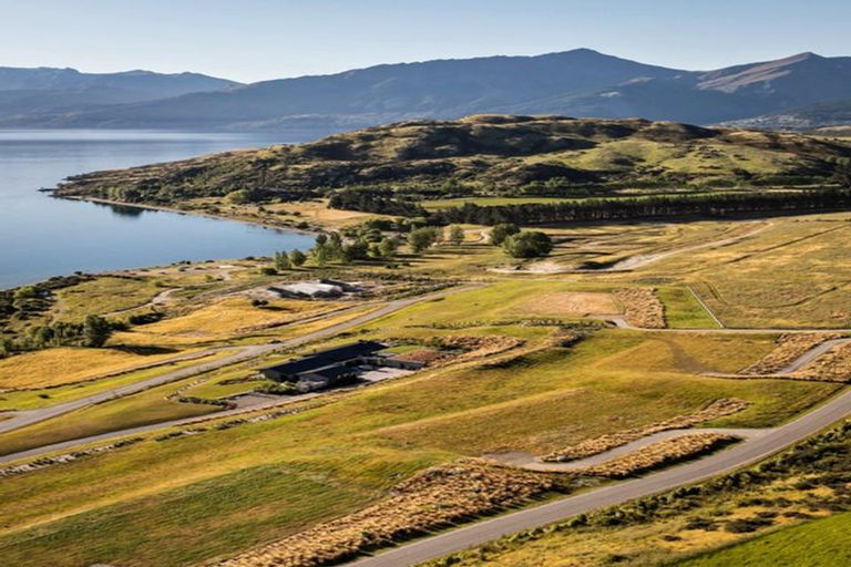 Photo of property in 6 Nathanael Place, Drift Bay, Queenstown, 9371