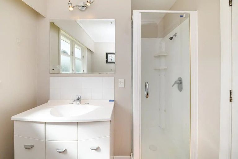 Photo of property in 18 Woburn Place, Takaro, Palmerston North, 4412