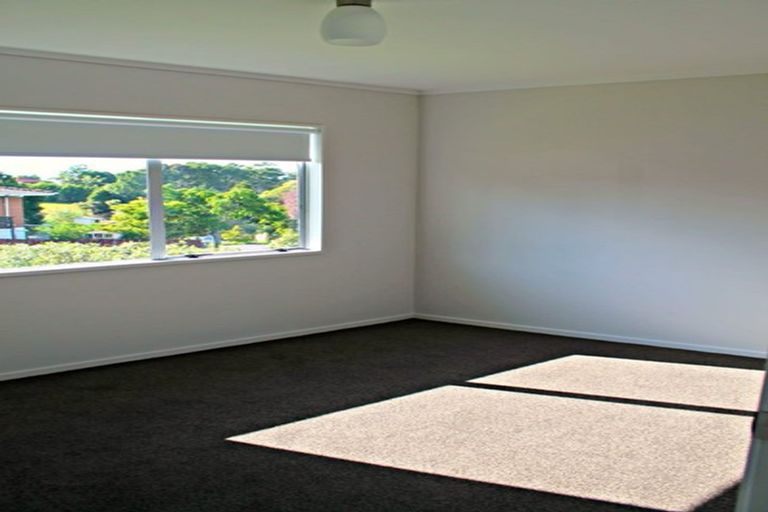 Photo of property in 8 Benchmark Drive, Massey, Auckland, 0614