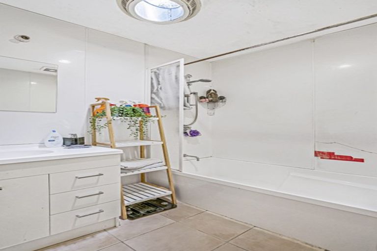 Photo of property in 11/202 Massey Road, Mangere East, Auckland, 2024