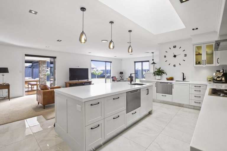 Photo of property in 12 Gleneagles Way, Waiwhakaiho, New Plymouth, 4312