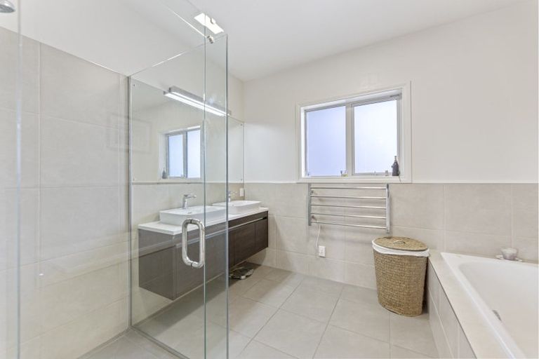 Photo of property in 100 Wingatui Road, Mosgiel, 9024