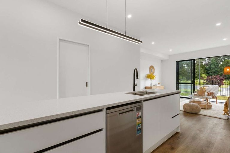 Photo of property in 3 Whawhaki Lane, Kumeu, 0810