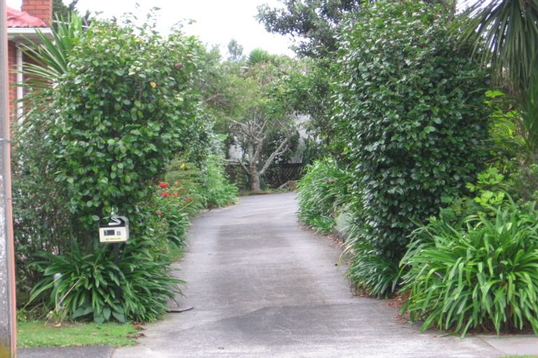 Photo of property in 18 Buscomb Avenue, Henderson, Auckland, 0610