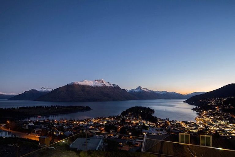 Photo of property in 10 Pinnacle Place, Queenstown, 9300