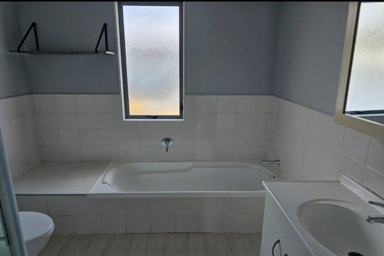 Photo of property in 31/3 Hulme Place, Henderson, Auckland, 0612