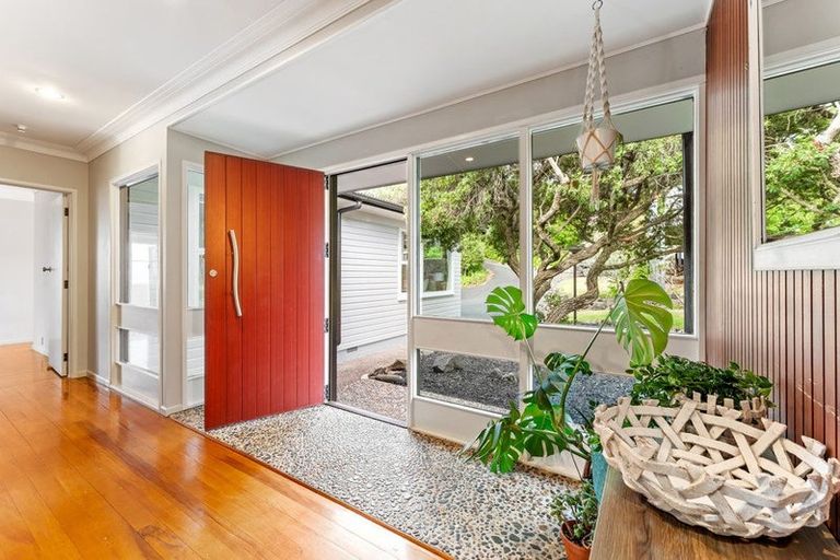 Photo of property in 12 Tawhana Crescent, Red Beach, 0932