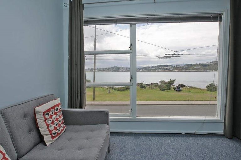 Photo of property in 2/330 Queens Drive, Lyall Bay, Wellington, 6022