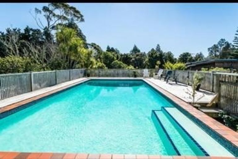 Photo of property in 40 Pupuke Road, Hillcrest, Auckland, 0627