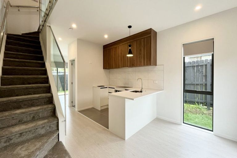 Photo of property in 9/8 Rosier Road, Glen Eden, Auckland, 0602