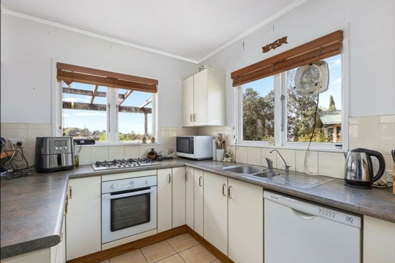Photo of property in 7 Hilling Street, Titirangi, Auckland, 0604