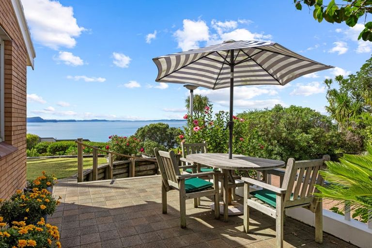 Photo of property in 30 Upper Chelverton Drive, Red Beach, 0932