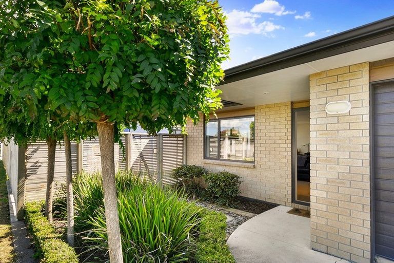 Photo of property in 3b Tawa Road, Te Atatu Peninsula, Auckland, 0610