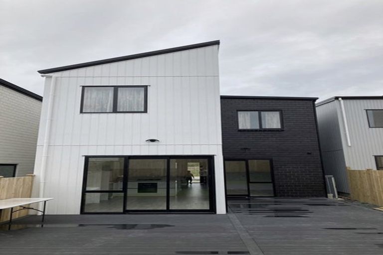 Photo of property in 32 Pilot Drive, Hobsonville, Auckland, 0616