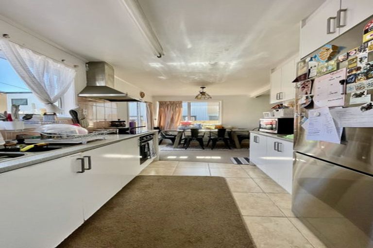 Photo of property in 365 Bucklands Beach Road, Bucklands Beach, Auckland, 2012