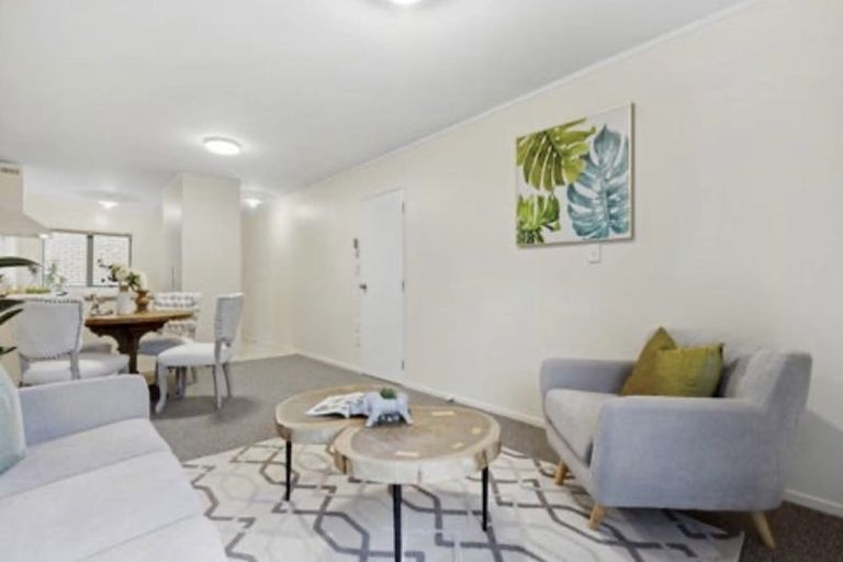 Photo of property in 11/12 Blueridge Close, Sunnyvale, Auckland, 0612