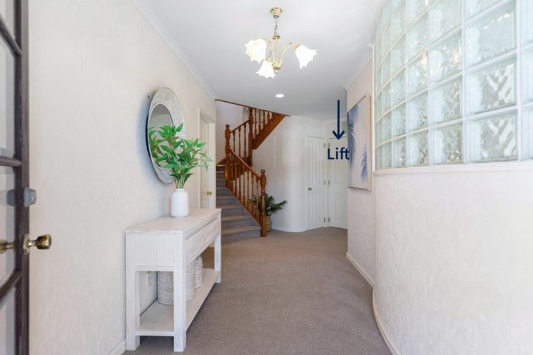 Photo of property in 15 Dungarvon Place, Clendon Park, Auckland, 2103