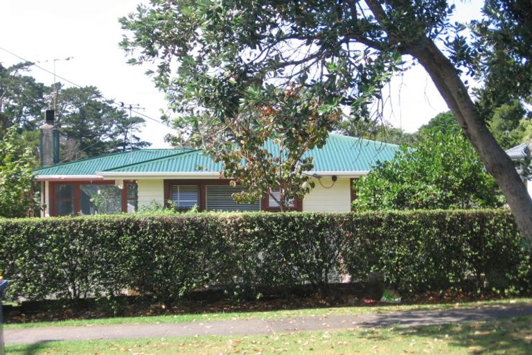 Photo of property in 35 Queen Mary Avenue, New Lynn, Auckland, 0600