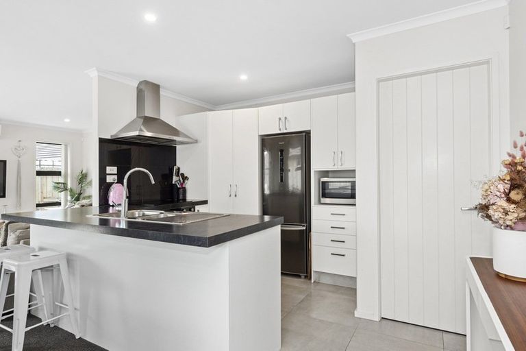 Photo of property in 49 Leet Crescent, Papamoa Beach, Papamoa, 3118