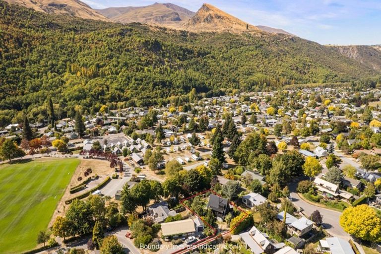 Photo of property in 13 Inverness Crescent, Arrowtown, 9302