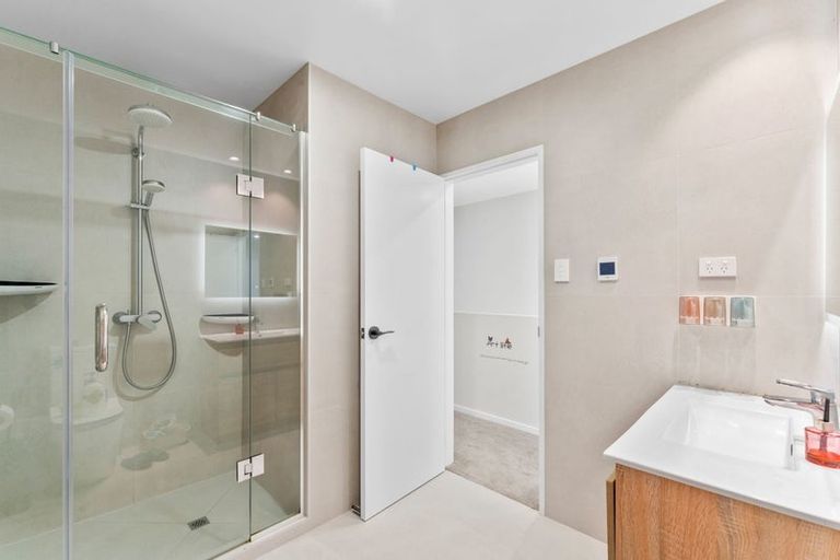 Photo of property in 17 Peihana Road, Hobsonville, Auckland, 0616