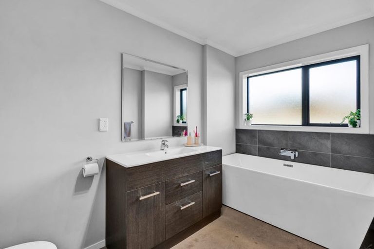 Photo of property in 24 Mahoetahi Road, Sentry Hill, Waitara, 4382