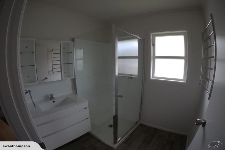 Photo of property in 2 Hereford Street, Te Atatu Peninsula, Auckland, 0610