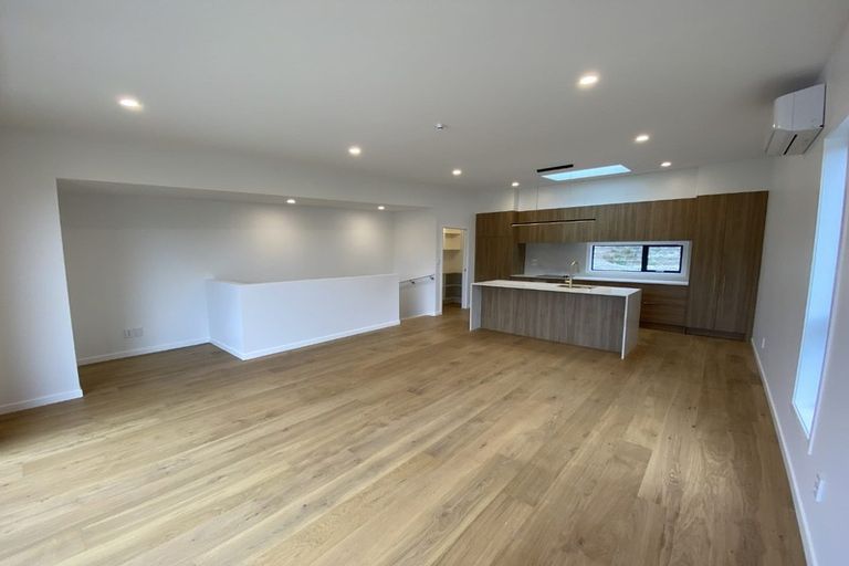Photo of property in 52 Tiketike Way, Brooklyn, Wellington, 6021