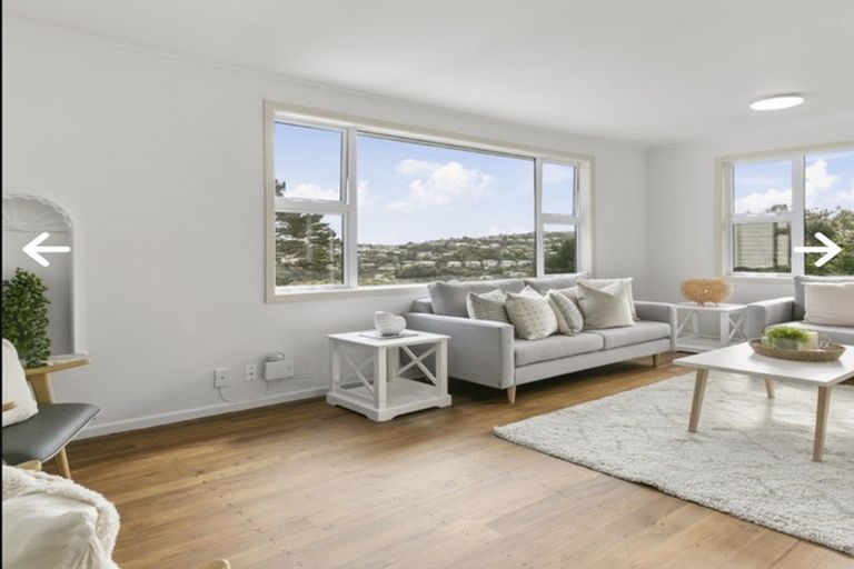 Photo of property in 9 Lomond Street, Newlands, Wellington, 6037