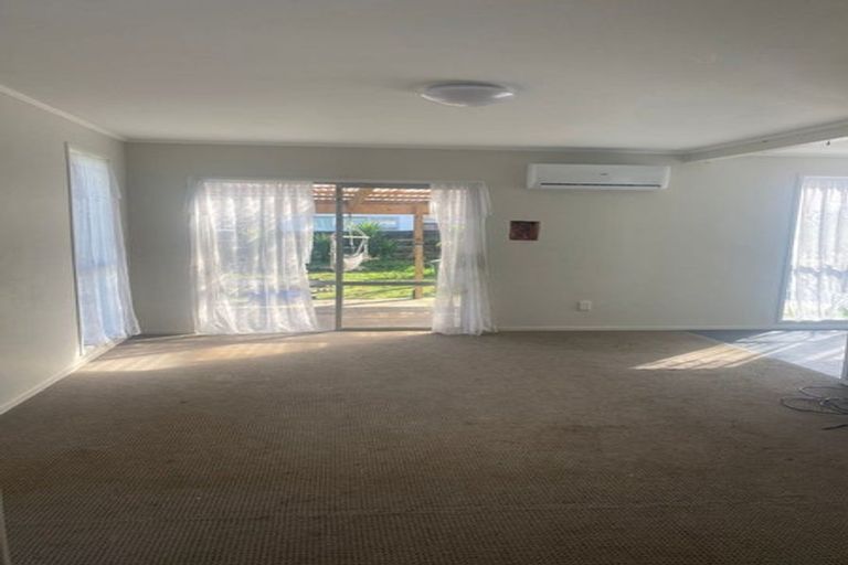Photo of property in 2 Adel Place, Weymouth, Auckland, 2103