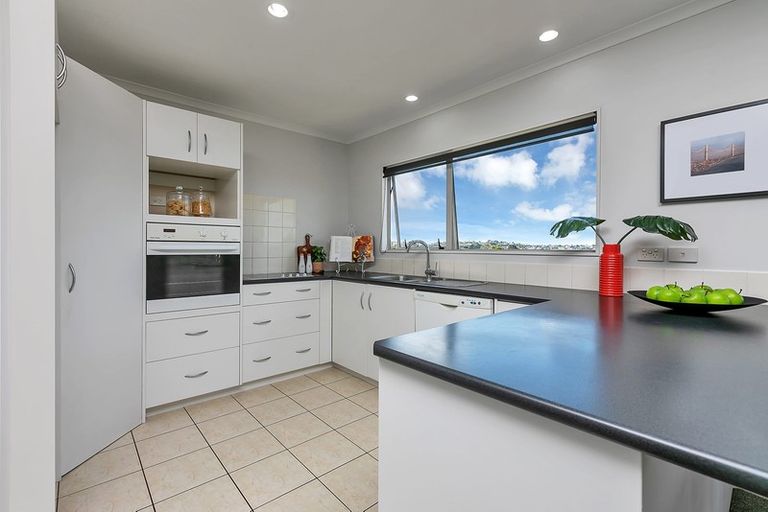 Photo of property in 11 Hassan Drive, Massey, Auckland, 0614