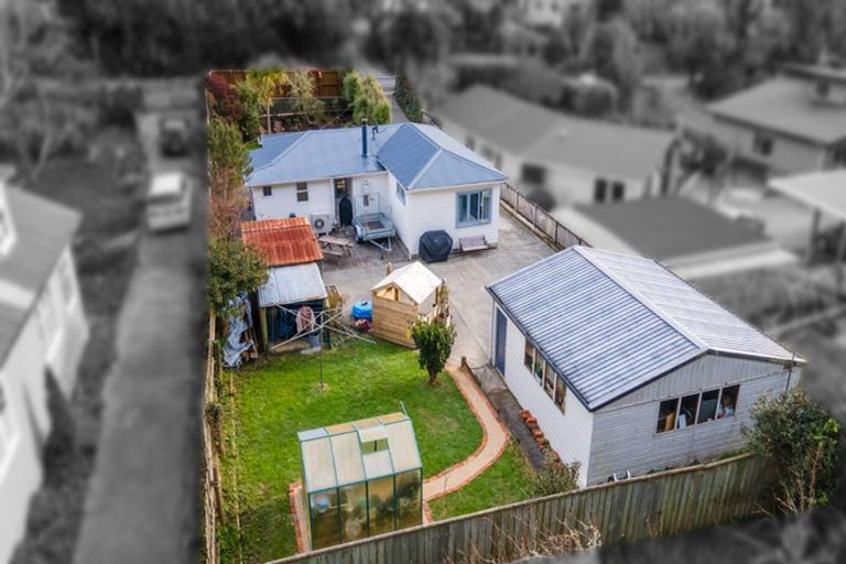 Photo of property in 35 Elmslie Road, Pinehaven, Upper Hutt, 5019