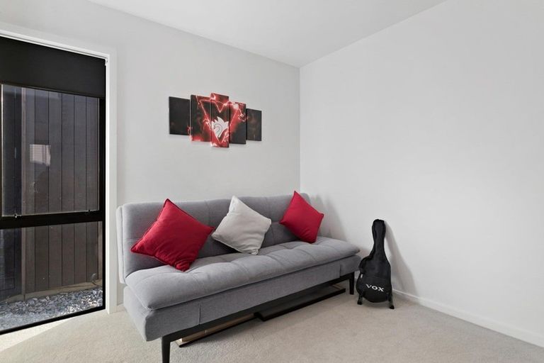 Photo of property in 2 Kotuku Lane, Hobsonville, Auckland, 0616