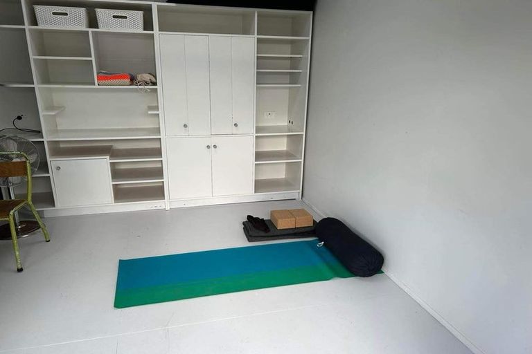 Photo of property in 56 Valley View Road, Glenfield, Auckland, 0629