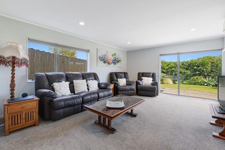 Photo of property in 1326 Whangaparaoa Road, Army Bay, Whangaparaoa, 0930