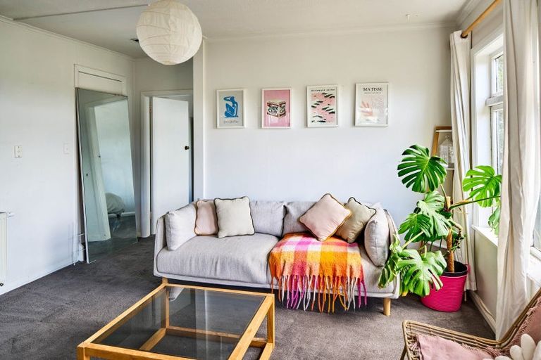 Photo of property in 10 Travancore Street, Island Bay, Wellington, 6023