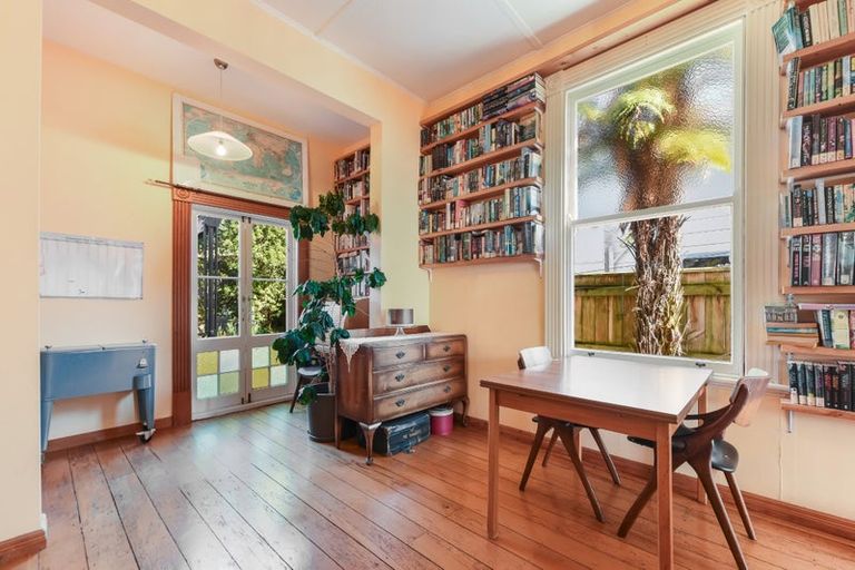 Photo of property in 344 Hardy Street, Nelson, 7010