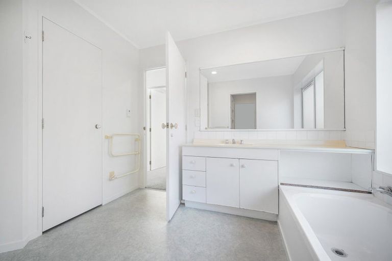 Photo of property in 13 Sheriff Place, Randwick Park, Auckland, 2105